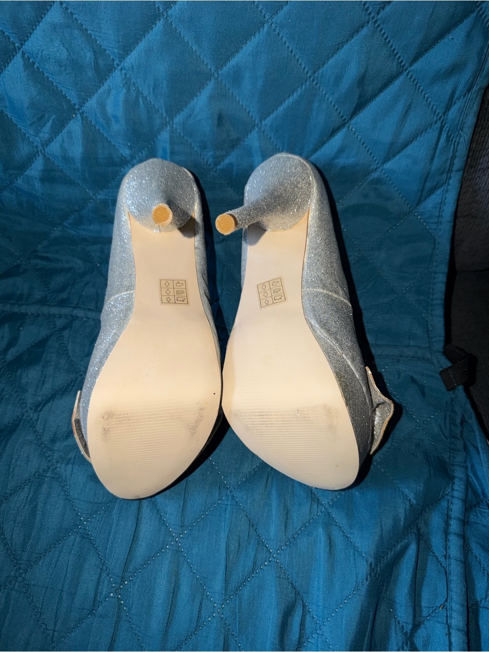 Call It Spring Silver Glitter Bow High Heels Sz9 - Picture 3 of 6